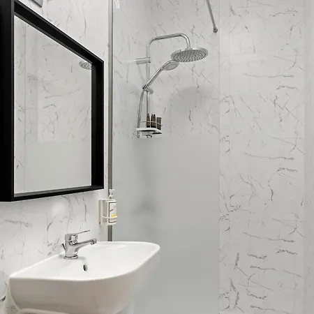 Appartement Brand New Cismigiu Park Cti Boekarest